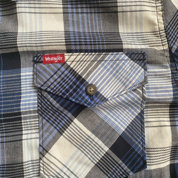 Wrangler, long sleeve button-down. - Picture 4 of 10